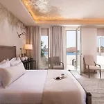 Ydor & By Sandglass Hotel