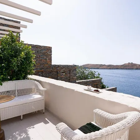 Ydor & By Sandglass Hotel