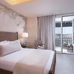 Ydor & By Sandglass Hotel