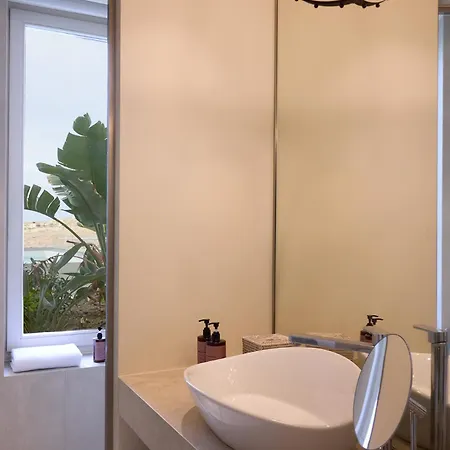 Ydor & By Sandglass Vourkárion