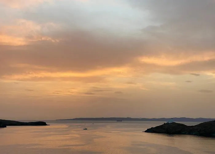 Ydor & By Sandglass Vourkari