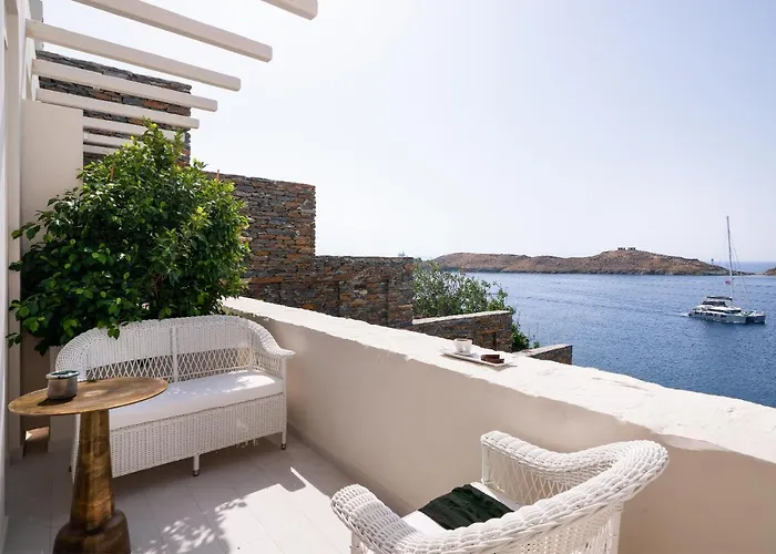 Ydor & By Sandglass Hotel